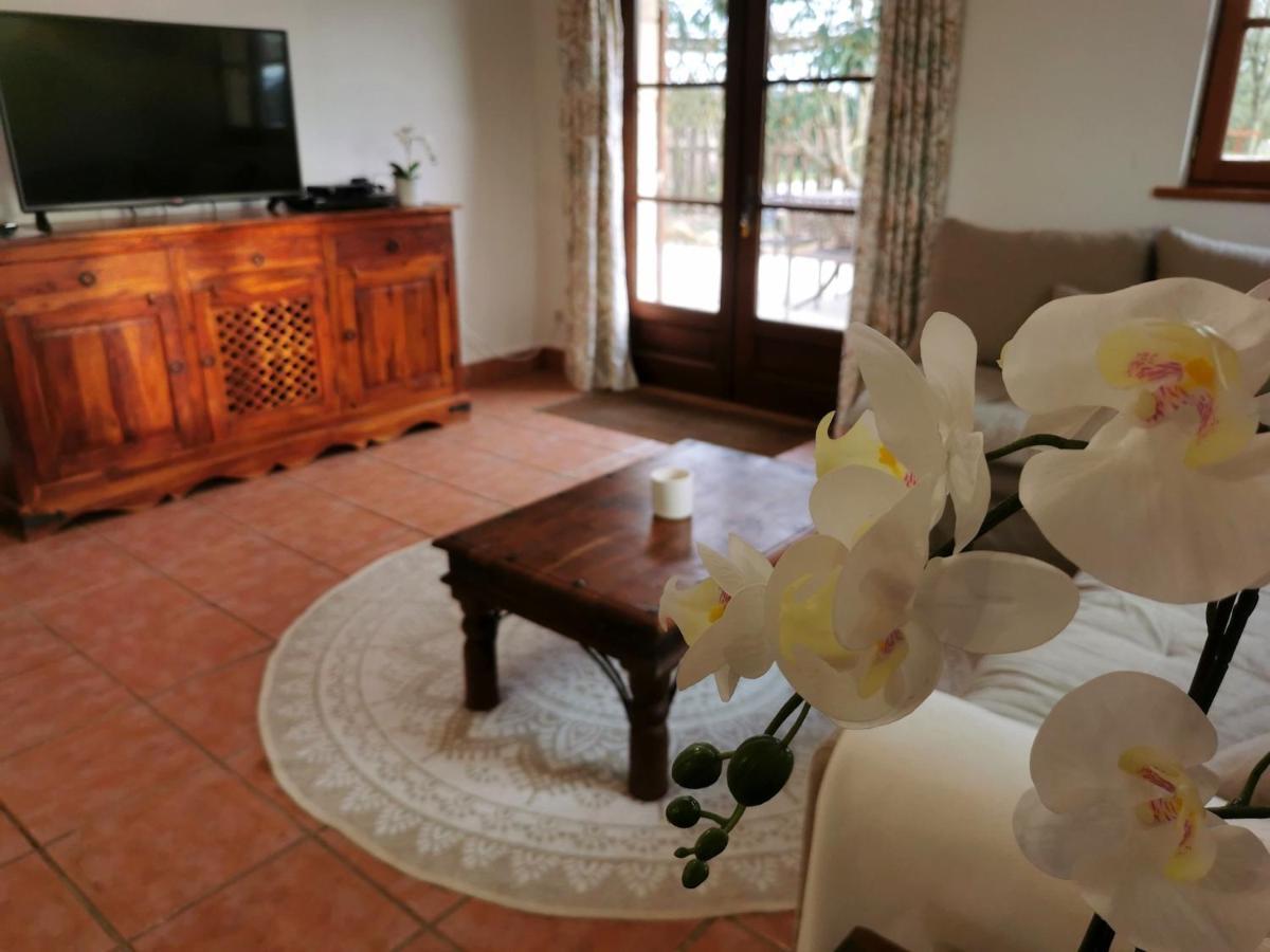 3 Self-Contained Gites With Pool And Games Room Saint-Georges-de-Noisne Экстерьер фото