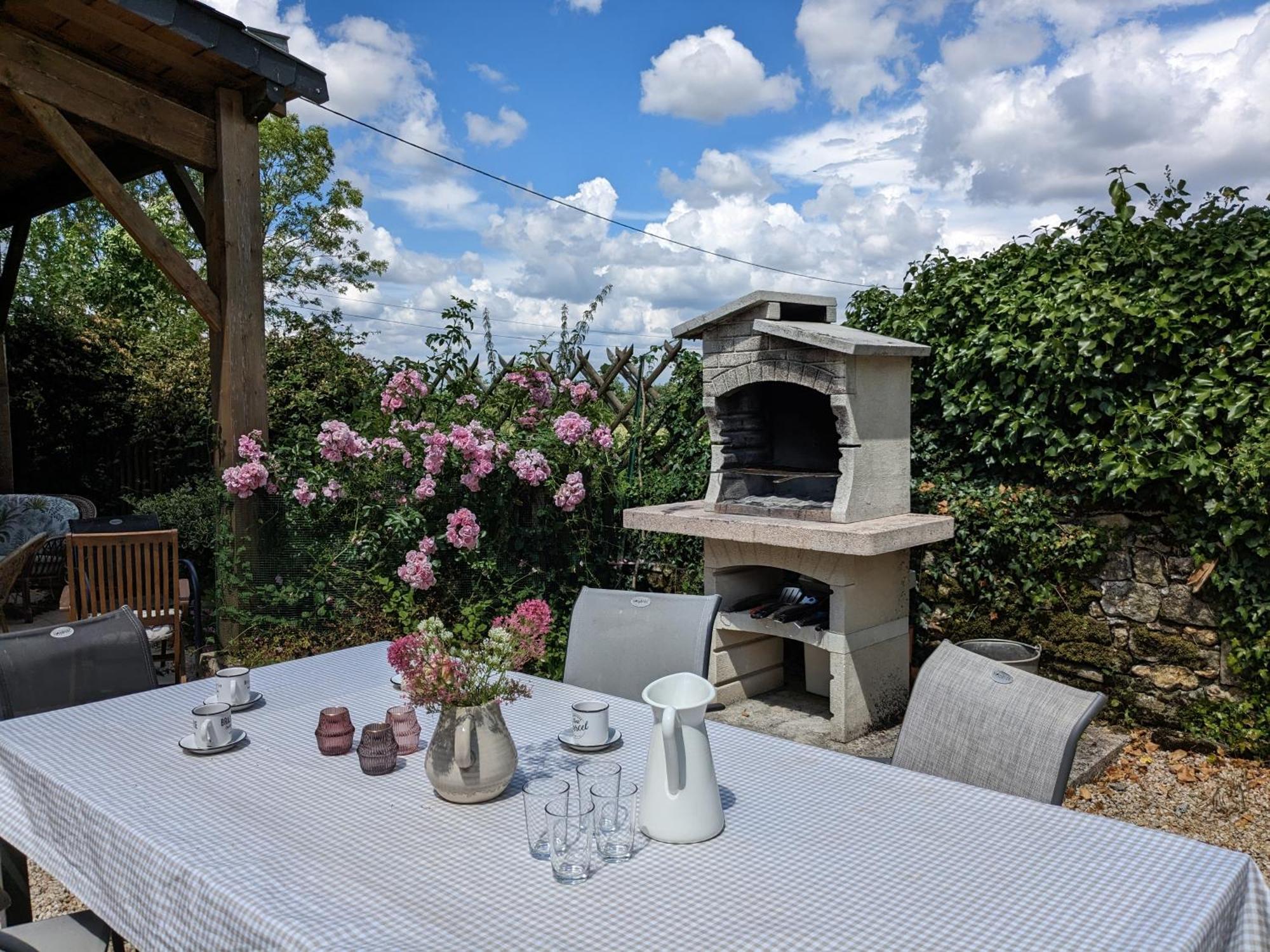 3 Self-Contained Gites With Pool And Games Room Saint-Georges-de-Noisne Экстерьер фото